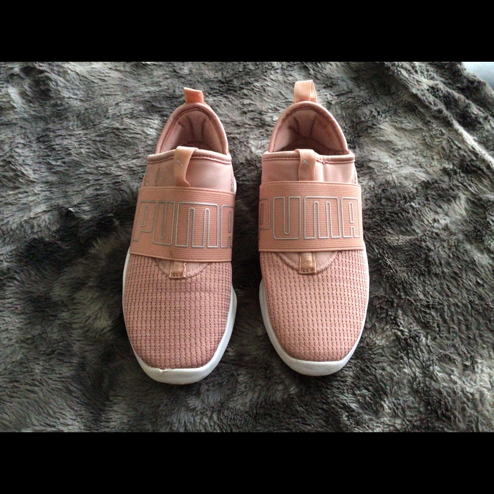 Puma Girls Running 🏃‍♀️ 👟- sneakers - Puma -rose gold - pink